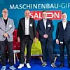 Die Referenten des MBG-Salon bei SEW Eurodrive samt Moderator Claus Wilk, Chefredakteur bei mi connect (ganz links). Rechts daneben stehen Dieter Friedrich Sauer, Senior Director bei Dassault, Guido Reimann, stellvertretender Geschäftsführer und Koordinator Kompetenznetzwerk Künstliche Intelligenz beim VDMA und Heiko Füller, Head of Market and Analytics bei SEW Eurodrive.