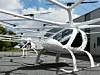 Zwei verschiedene Multicopter vor den Hallen von Volocopter in Bruchsal -
