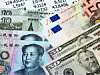 Renminbi-, Euro- und Dollarscheine liegen nebeneinander