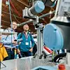 Messebesucher auf der all about automation in Friedrichshafen