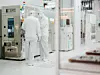 Einblick in den Reinraum der neuen High-Tech-Chipfabrik von Infineon in Villach, Österreich
