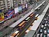 Niederflur-Achssysteme von ZF ermöglichen im Bus Rapid Transit-Busverkehrssystem einen komfortablen und schnellen Fahrgastwechsel (hier in der chinesischen Megastadt Guangzhou).