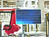Arbeitsroboter Solarzellenherstellung // solar panel factory