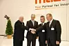 Vierfacher Handschlag: Joachim Herberger (GF Mazak D), Ministerpräsident Stanislaw Tillich,