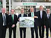 Partnerschaftliche Zusammenarbeit (v.l.): Frank Boberg, Senior Project Manager EDZ Kitzingen bei SSI Schäfer; Andreas Schick, Vorstand Produktion, Logistik und Einkauf der Schaeffler AG; Dr. Stefan Spindler, Vorstand Industrie der Schaeffler AG; Gregor Luft, Schaeffler-Projektleiter EDZ Kitzingen; Michael Mohr, Executive Vice President Sales SSI Schäfer; Peter Lambrecht Geschäftsführer Realisierung bei SSI Schäfer.