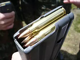 Die Munition vom Typ 5,56 × 45 mm NATO wird hauptsächlich in Sturmgewehren wie dem G36, dem G95 oder dem M16 genutzt.