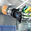 Humanoide Roboter, die sich frei im Raum bewegen, können im Metaverse trainiert werden. Schunk arbeitet an der Entwicklung eines digitalen Zwillings seiner humanoiden Roboterhand.