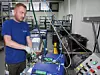 Waldemar Rangnau bei der Prüfung eines Regelgeräts ZAdynpro bei Ziehl-Abegg.