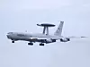 E-3 Sentry (AWACS) (USA): Ein Frühwarn- und Kontrollflugzeug mit großem Radarsystem.