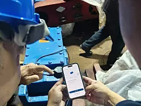 KI-Anschluss durch Retrofitting: Getriebespezialist Flender zeigt, wie künstliche Intelligenz auch in bereits installierte analoge Systeme integriert werden kann.
