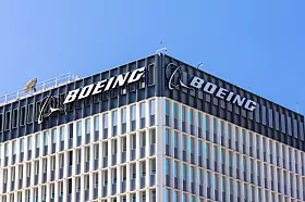 Platz 6: Boeing (USA). Rüstungsumsatz 2024: 30,55 Mrd. US‑$; Anteil: 46 %; Veränderung: –4,6 %.