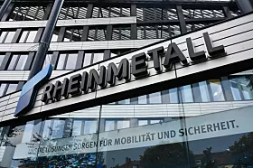 Vergleich: Rheinmetall (Deutschland). Rüstungsumsatz 2024: 8,24 Mrd. US‑$; Anteil: 78 %; Veränderung: +47 %.