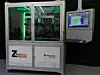 Das 3D-Messsystem ZScan® Easy bietet eine schnelle und präzise Inline-Vermessung von Bauteilen. Dabei sorgt eine Maschinenkabine aus item Profilen XMS für Sicherheit und Flexibilität