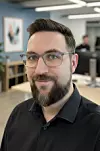 René Simon: „In der Smart Factory bleibt der Mensch der gestaltende Faktor – er interpretiert, bewertet und trifft strategische Entscheidungen.“