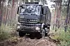 e


German (Germany) - Deutsch (Deutschland) - de-DE
Caption

Mercedes ist zum Beipsile im LKW-Segment bereits in der Rüstung tätig - im Bild ein Arocs 6x6. konzern-Chef Ola Källenius steht einem Ausbau des Rüstungsgeschäfts nicht negativ gegenüber.