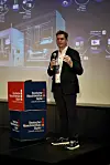 Stephan Schlauß und die Siemens-Experten aus Erlangen zeigten den Teilnehmerinnen und Teilnehmern das Werk in Erlangen.