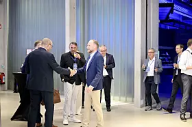 Viele nutzten die Chance, auf dem Maschinenbau-Gipfel Salon zu netzwerken.