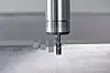 Fräser von Pferd Tools über einer Metalloberfläche in einer Bearbeitungsszene.