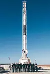 Das Team der SR75 von Hyimpulse vor seiner Rakete.
