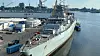 Die Bayern an der Pier der Neuen Jadewerft. Anschließend wird die Fregatte ins Dock verholt und von Rheinmetall überholt.
