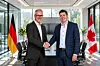 Olav G. Schulz (li., Gründer und CEO SLCR) und Xavier Godmaire (Mitgründer und CEO Laserax) freuen sich auf eine erfolgreiche Zukunft.
