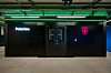 Die Deutsche Telekom will mit KI Milliardensparen: Bis 2030 sollen KI und Automatisierung die jährlichen Kosten um rund 2,5 Mrd. EUR senken.